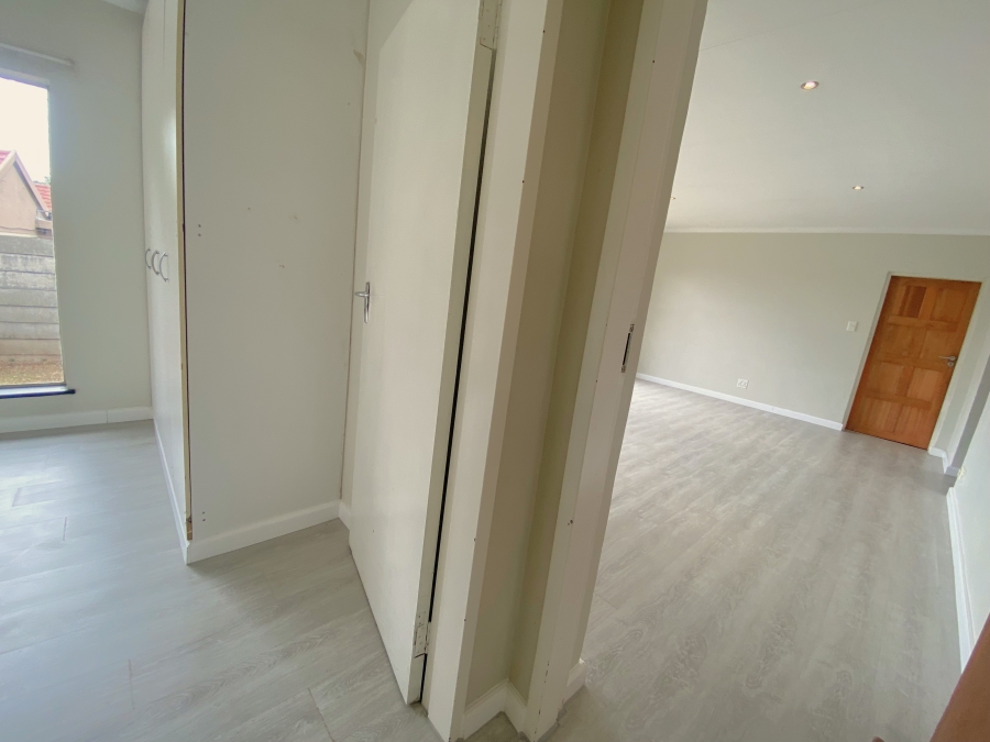 5 Bedroom Property for Sale in Wilro Park Gauteng
