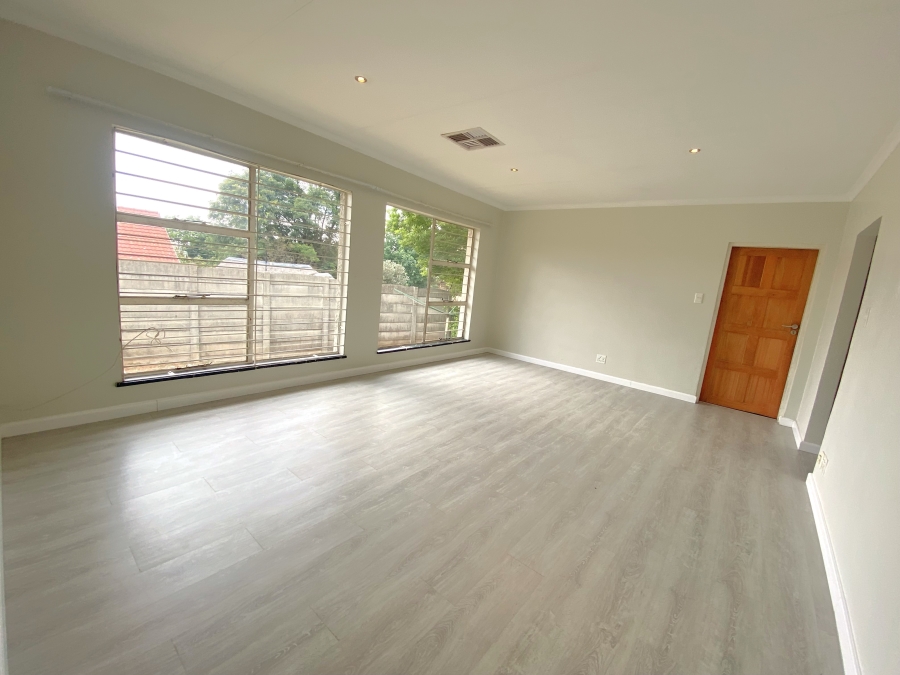 5 Bedroom Property for Sale in Wilro Park Gauteng