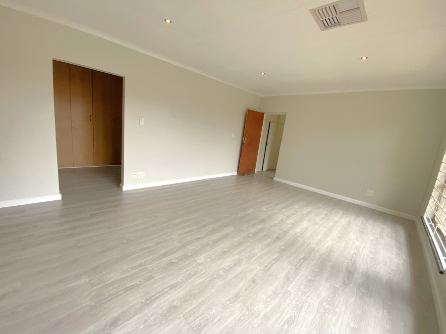 5 Bedroom Property for Sale in Wilro Park Gauteng