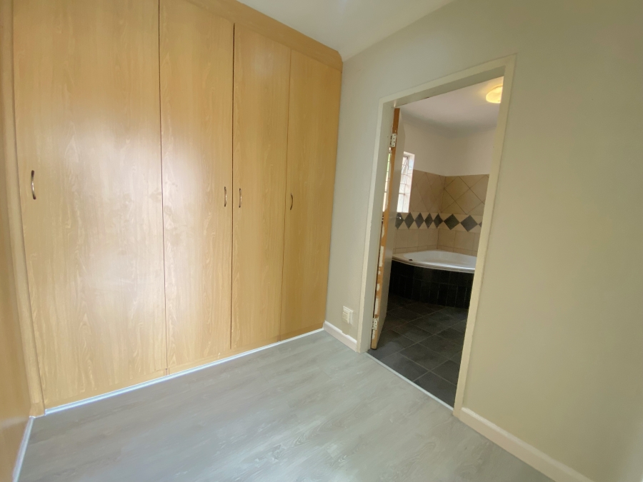 5 Bedroom Property for Sale in Wilro Park Gauteng