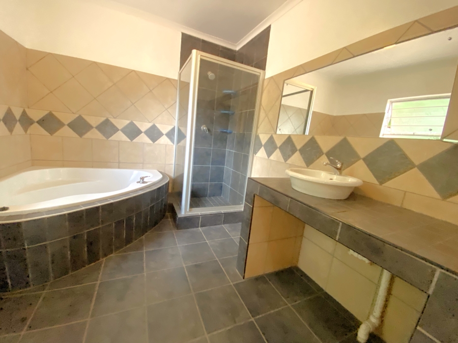 5 Bedroom Property for Sale in Wilro Park Gauteng