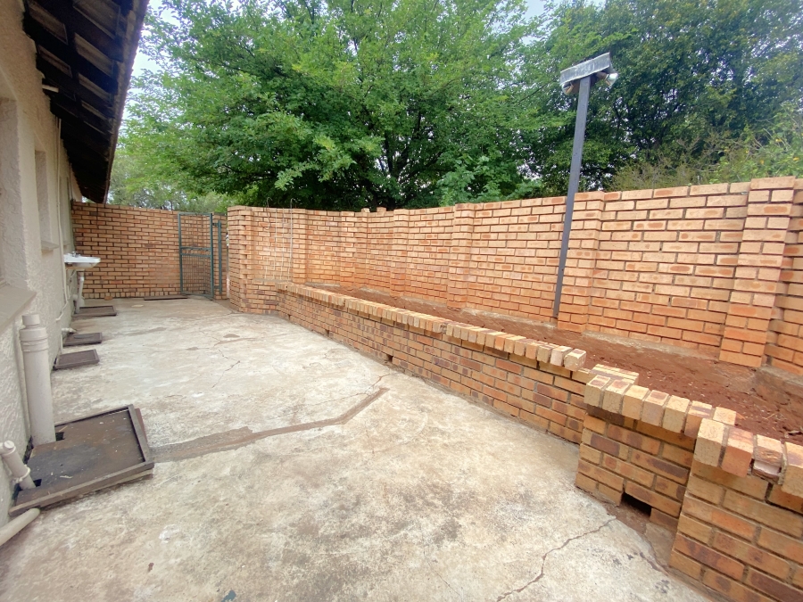 5 Bedroom Property for Sale in Wilro Park Gauteng