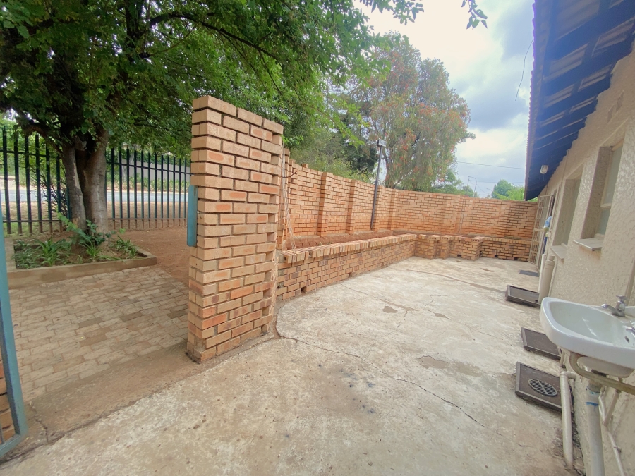 5 Bedroom Property for Sale in Wilro Park Gauteng