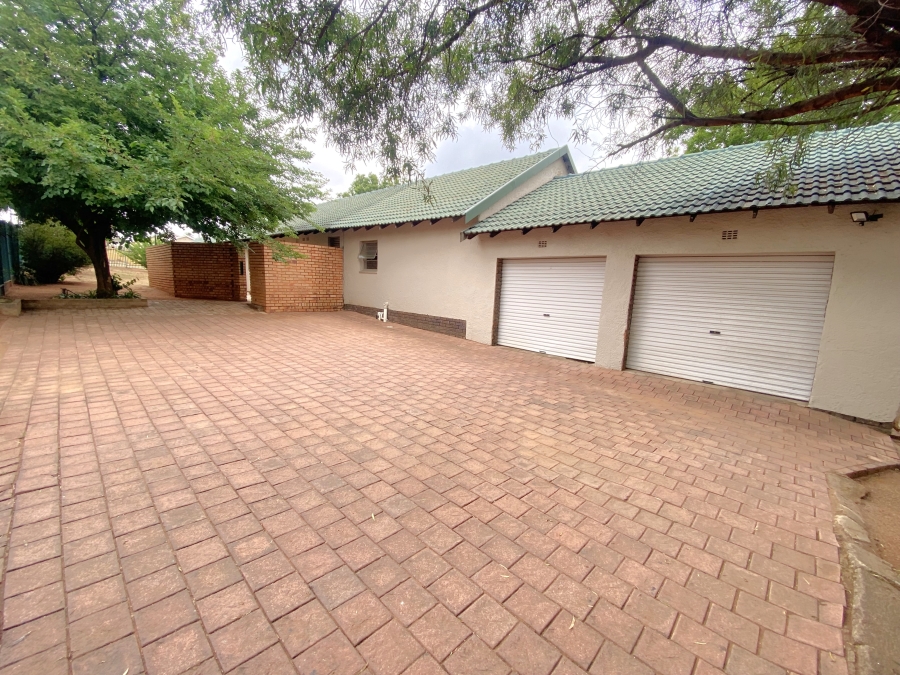 5 Bedroom Property for Sale in Wilro Park Gauteng