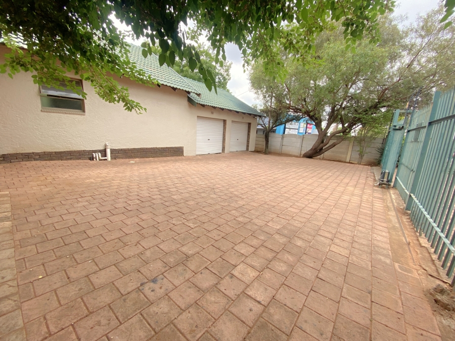 5 Bedroom Property for Sale in Wilro Park Gauteng