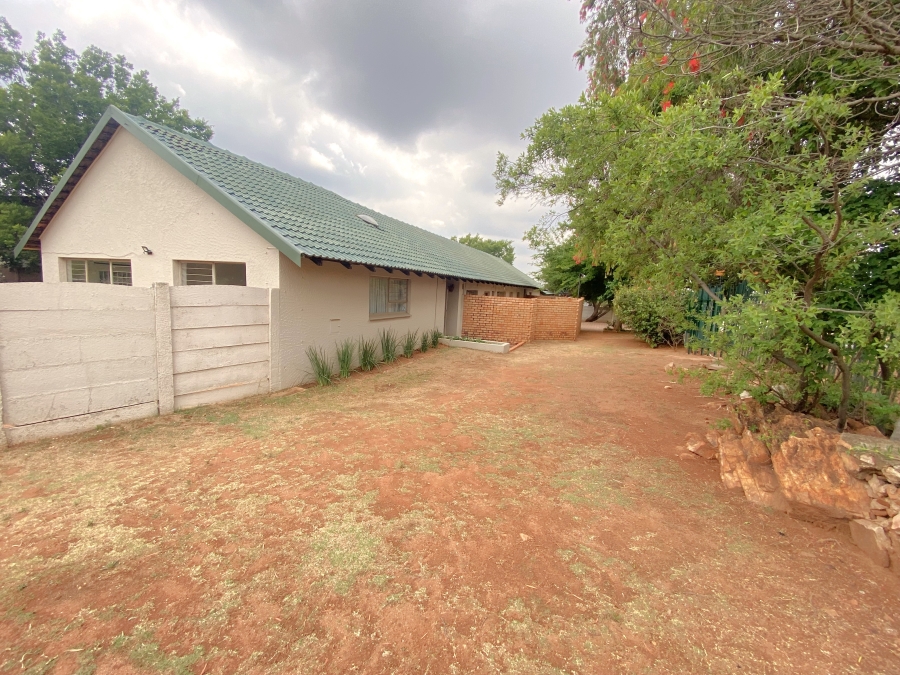 5 Bedroom Property for Sale in Wilro Park Gauteng