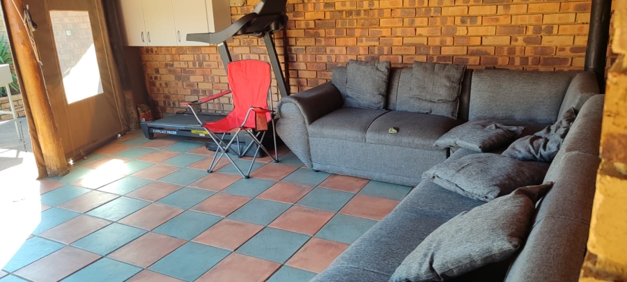 To Let 2 Bedroom Property for Rent in Greenhills Gauteng