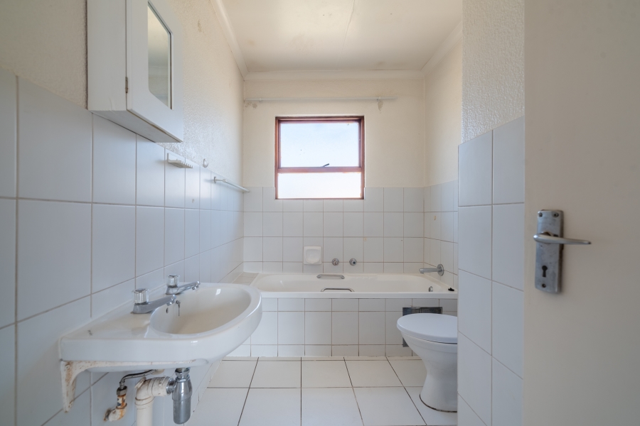2 Bedroom Property for Sale in Sundowner Gauteng