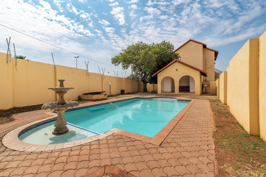 2 Bedroom Property for Sale in Sundowner Gauteng