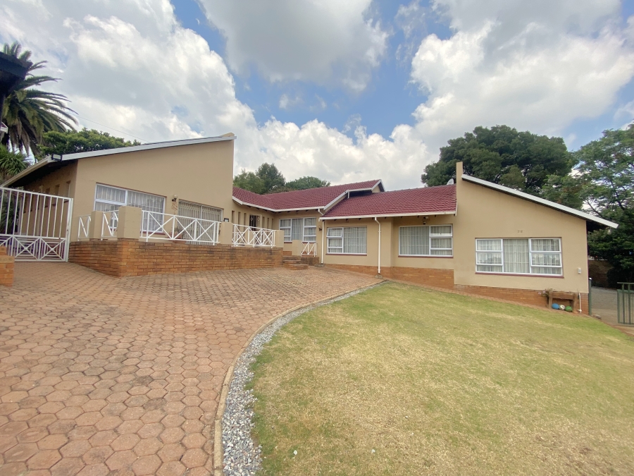 3 Bedroom Property for Sale in Kloofendal Gauteng