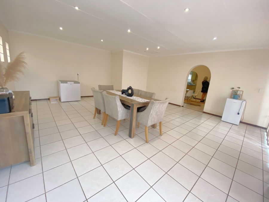 3 Bedroom Property for Sale in Kloofendal Gauteng