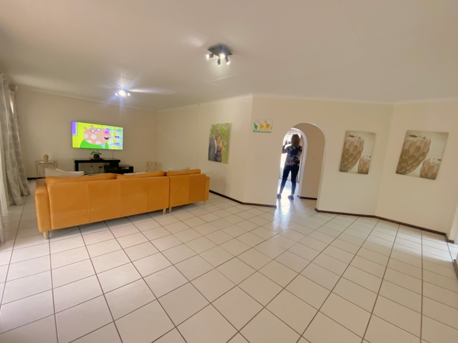 3 Bedroom Property for Sale in Kloofendal Gauteng
