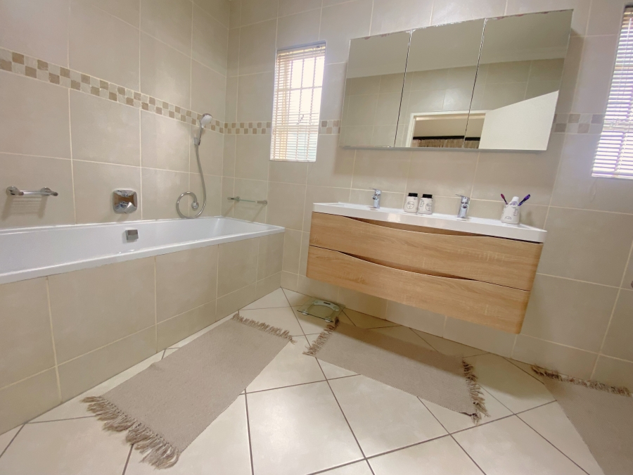 3 Bedroom Property for Sale in Kloofendal Gauteng