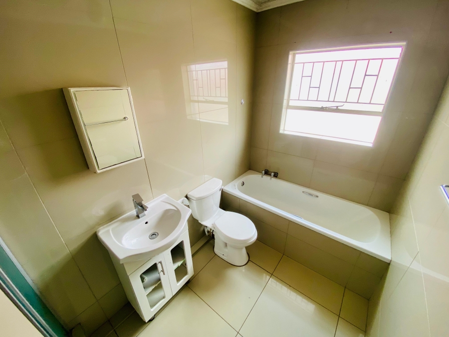 2 Bedroom Property for Sale in Vorna Valley Gauteng