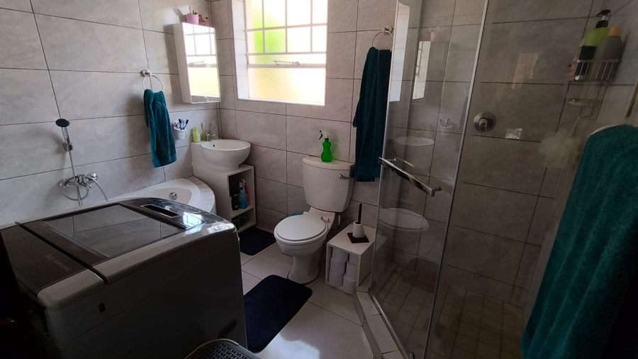 3 Bedroom Property for Sale in Carenvale Gauteng