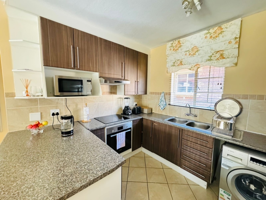 To Let 2 Bedroom Property for Rent in Mooikloof Ridge Gauteng