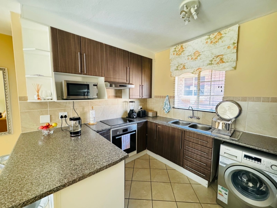 To Let 2 Bedroom Property for Rent in Mooikloof Ridge Gauteng