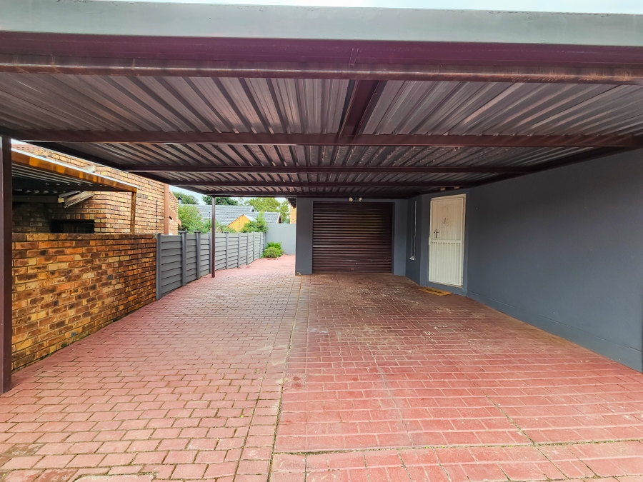 To Let 3 Bedroom Property for Rent in Garsfontein Gauteng
