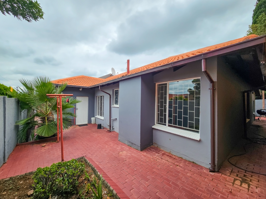 To Let 3 Bedroom Property for Rent in Garsfontein Gauteng