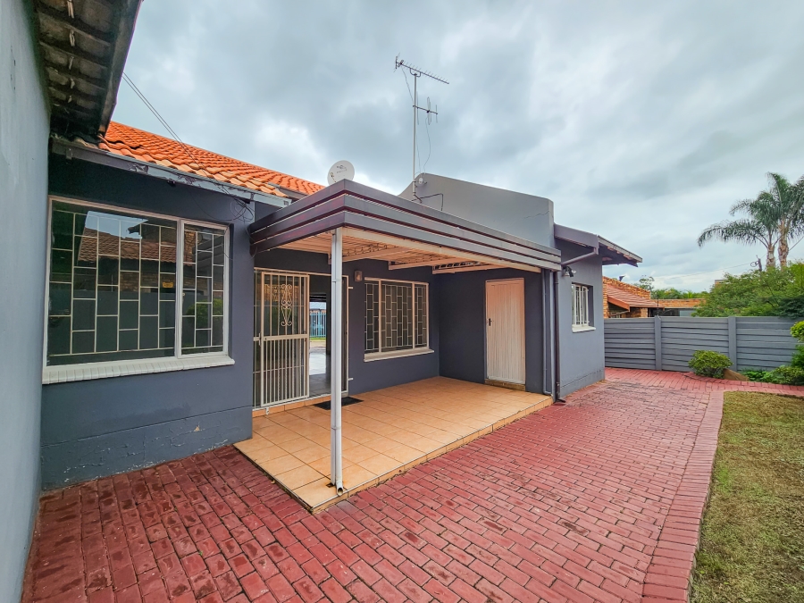 To Let 3 Bedroom Property for Rent in Garsfontein Gauteng