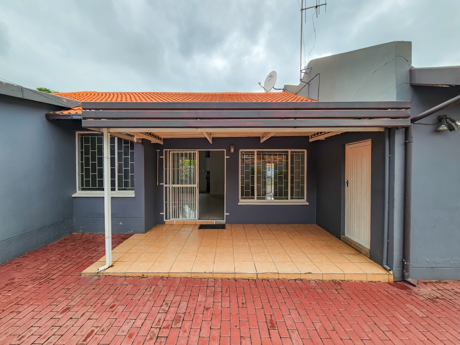To Let 3 Bedroom Property for Rent in Garsfontein Gauteng