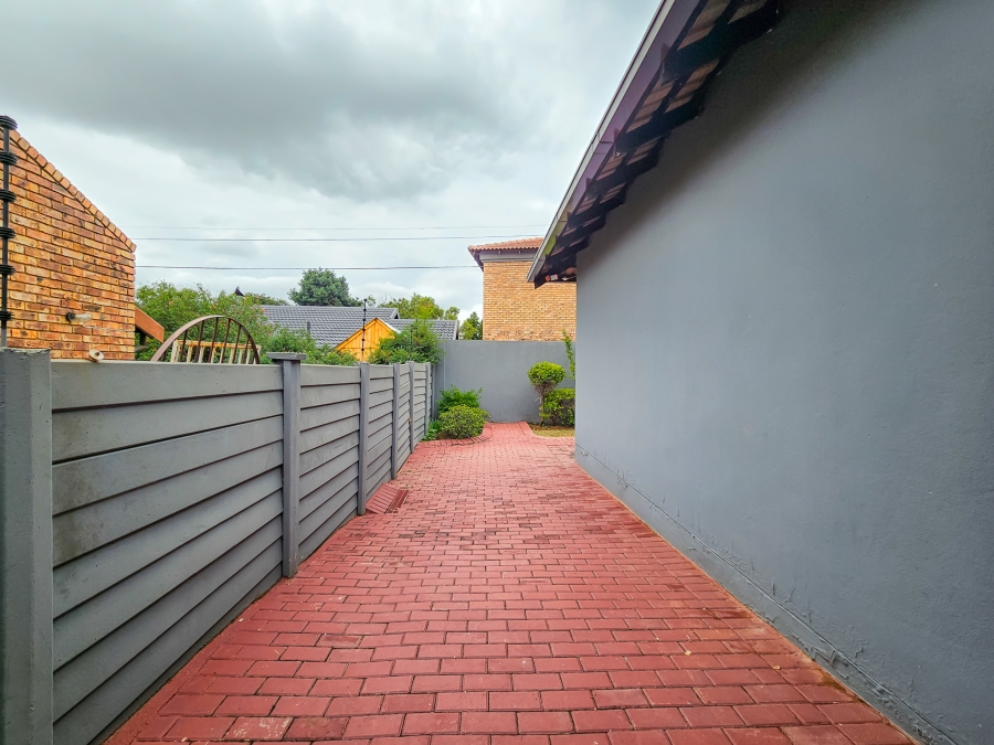 To Let 3 Bedroom Property for Rent in Garsfontein Gauteng