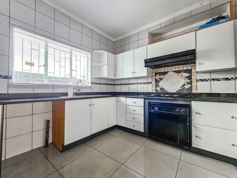 To Let 3 Bedroom Property for Rent in Garsfontein Gauteng