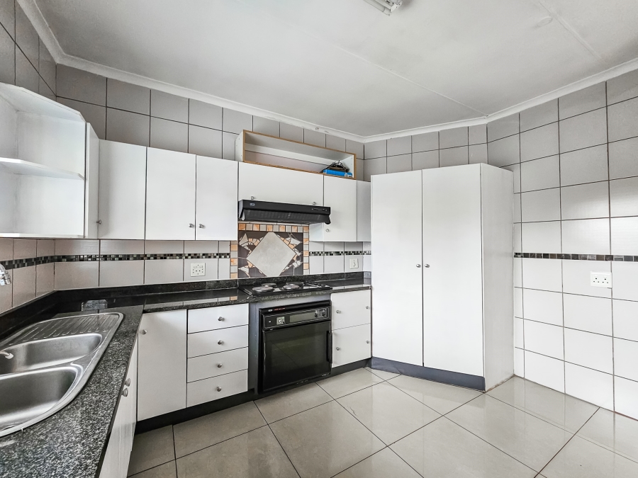 To Let 3 Bedroom Property for Rent in Garsfontein Gauteng