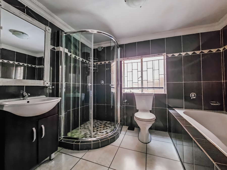 To Let 3 Bedroom Property for Rent in Garsfontein Gauteng