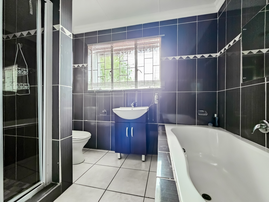 To Let 3 Bedroom Property for Rent in Garsfontein Gauteng
