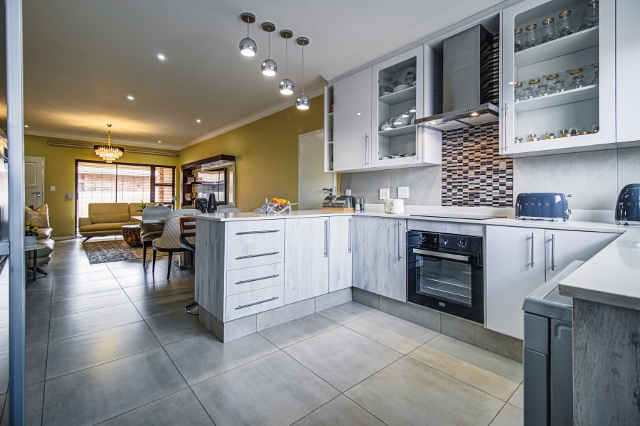 3 Bedroom Property for Sale in Helderwyk Gauteng