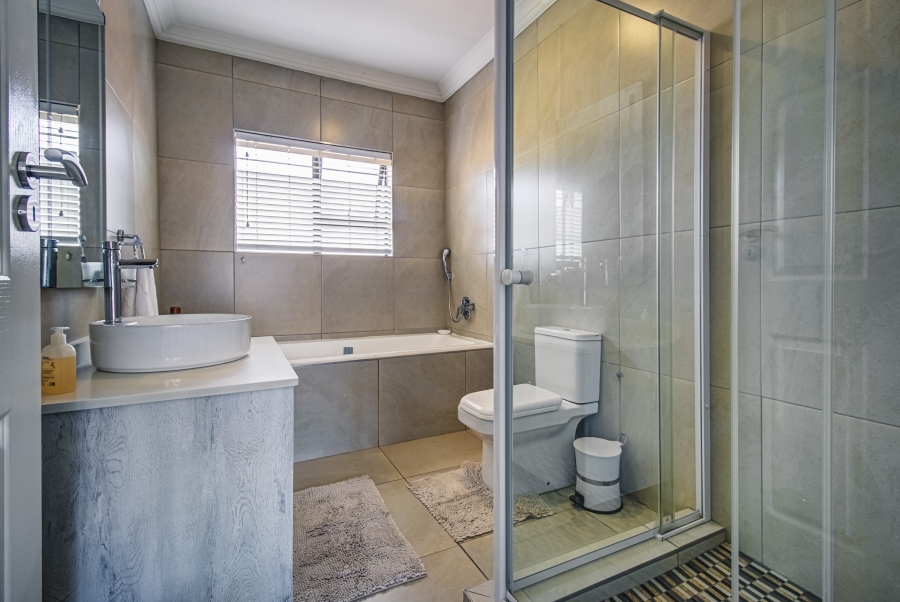 3 Bedroom Property for Sale in Helderwyk Gauteng