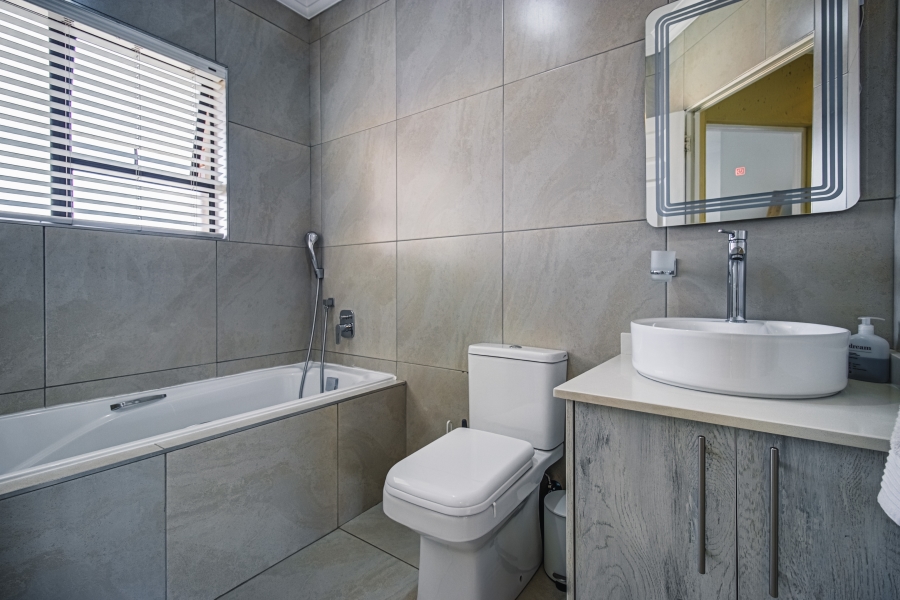 3 Bedroom Property for Sale in Helderwyk Gauteng