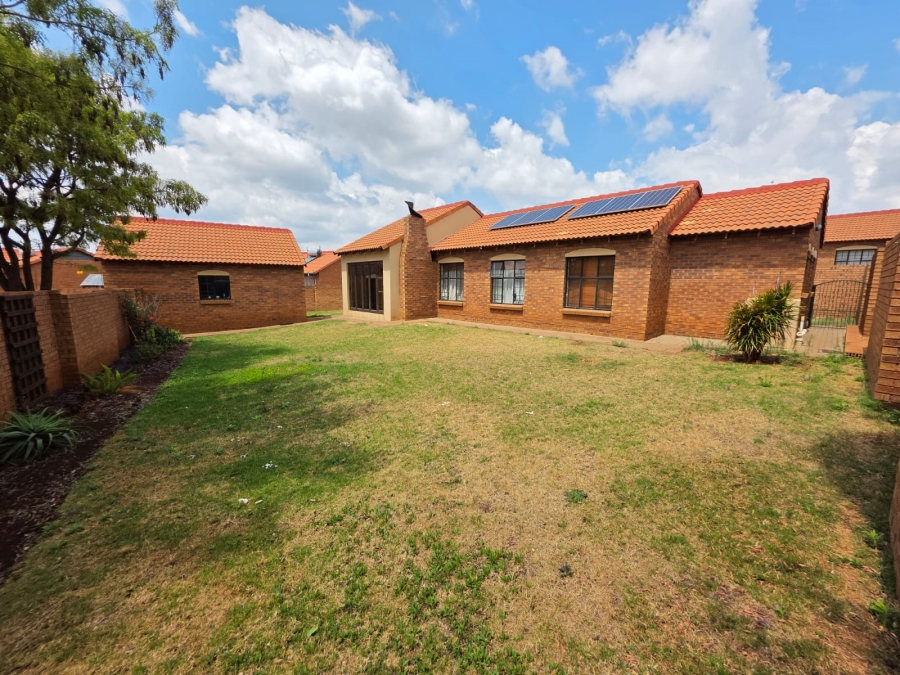 3 Bedroom Property for Sale in Monavoni Gauteng