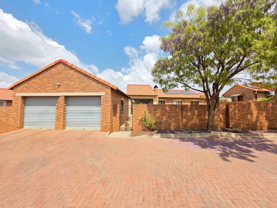 3 Bedroom Property for Sale in Monavoni Gauteng