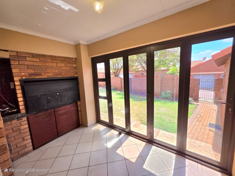 3 Bedroom Property for Sale in Monavoni Gauteng
