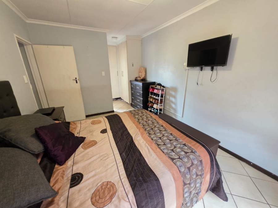 3 Bedroom Property for Sale in Monavoni Gauteng