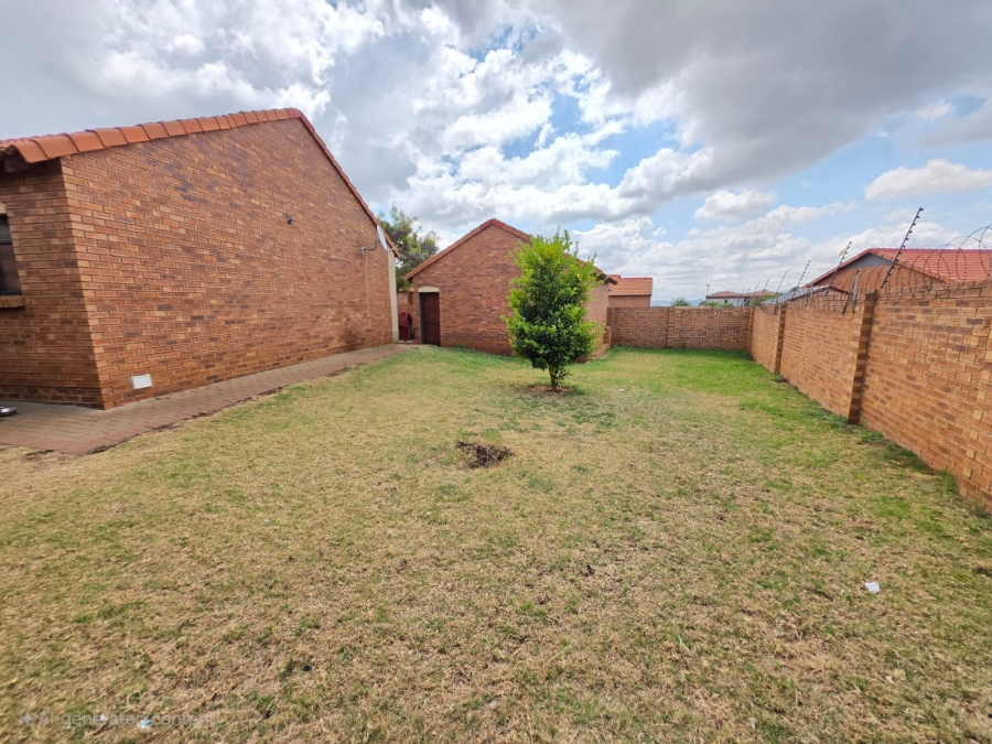 3 Bedroom Property for Sale in Monavoni Gauteng