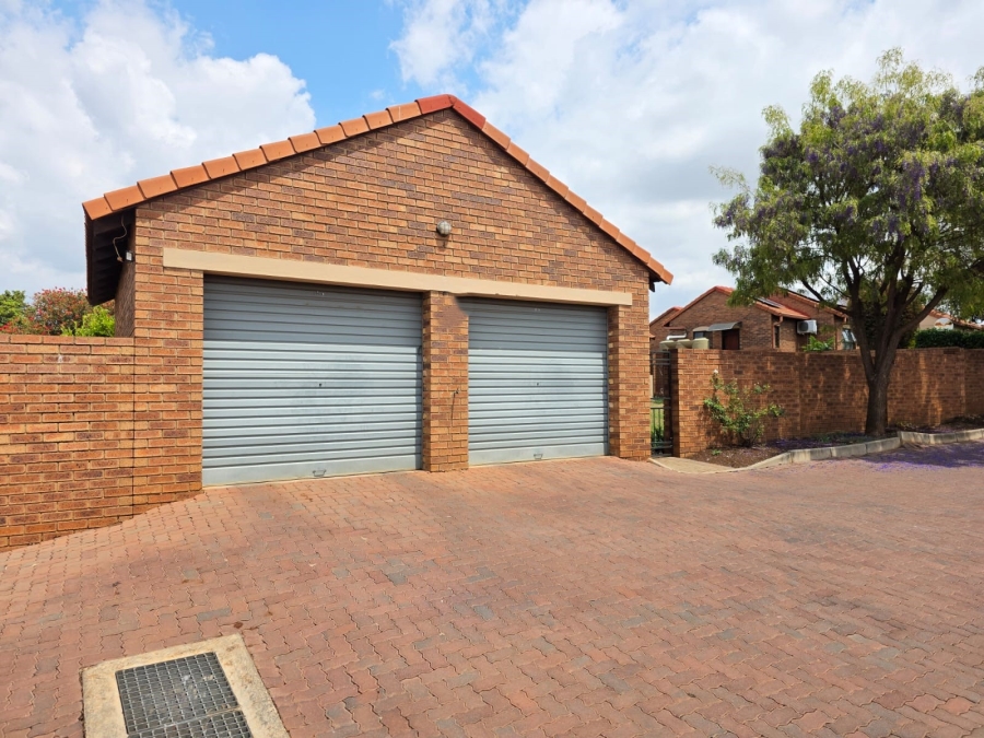 3 Bedroom Property for Sale in Monavoni Gauteng
