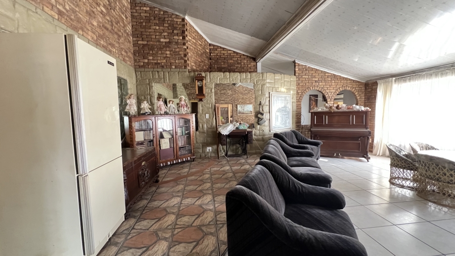 4 Bedroom Property for Sale in Westonaria Gauteng