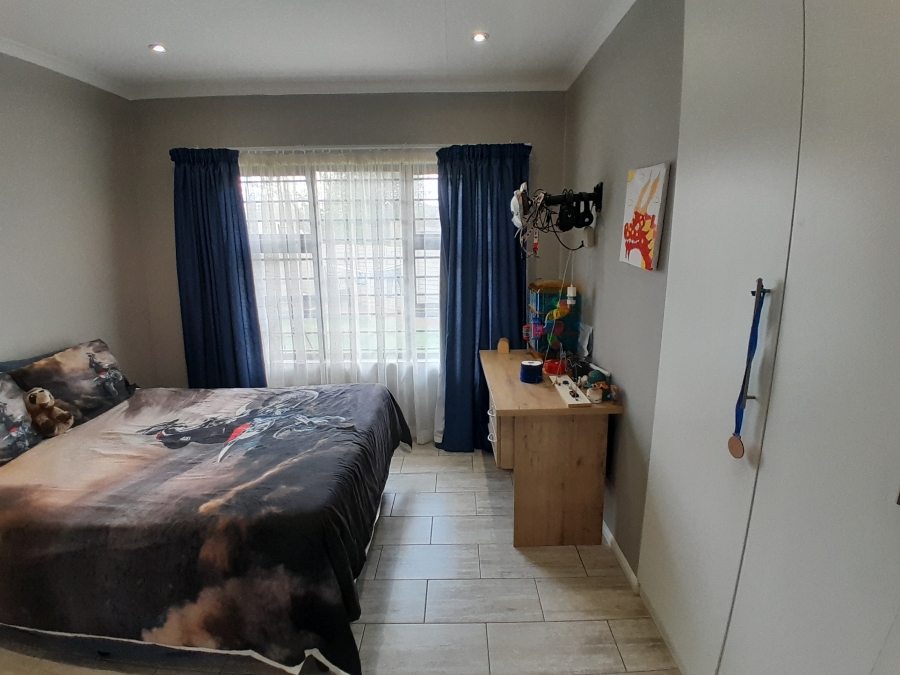 6 Bedroom Property for Sale in Discovery Gauteng