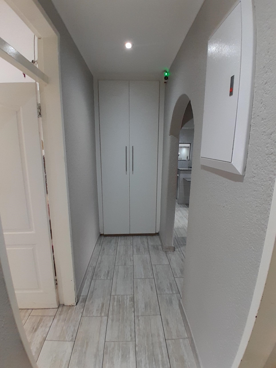 6 Bedroom Property for Sale in Discovery Gauteng