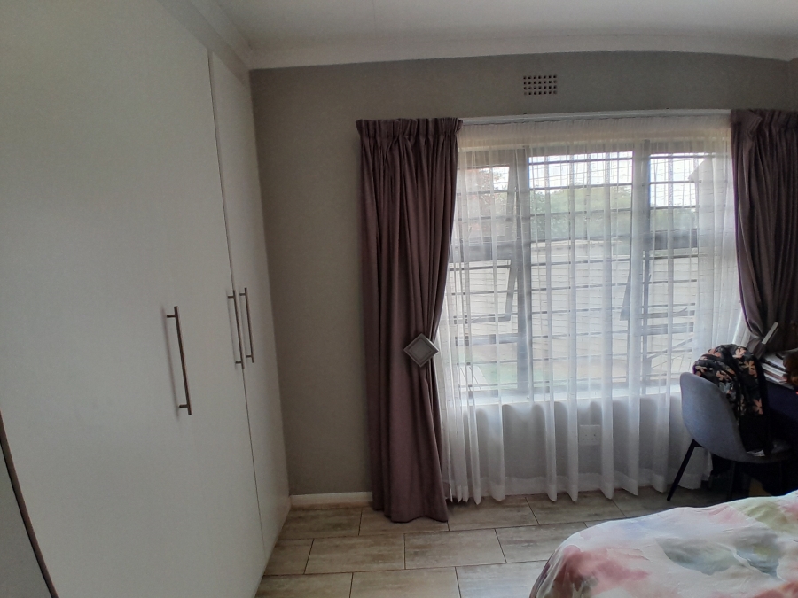 6 Bedroom Property for Sale in Discovery Gauteng