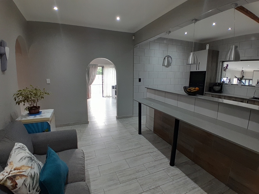 6 Bedroom Property for Sale in Discovery Gauteng