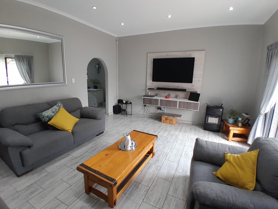 6 Bedroom Property for Sale in Discovery Gauteng