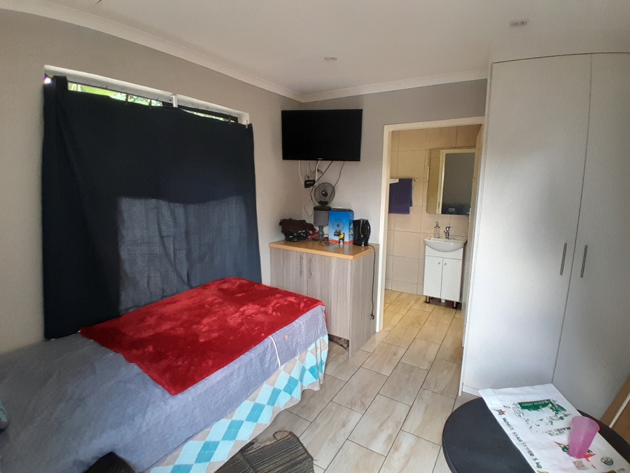 6 Bedroom Property for Sale in Discovery Gauteng