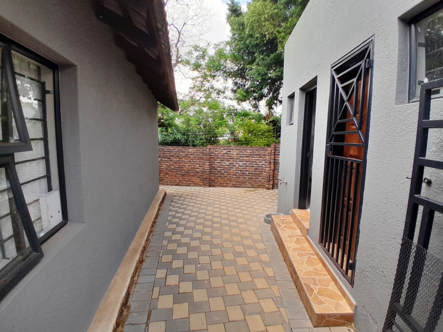 6 Bedroom Property for Sale in Discovery Gauteng