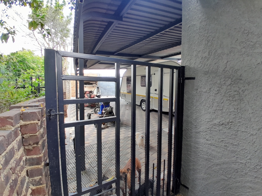 6 Bedroom Property for Sale in Discovery Gauteng