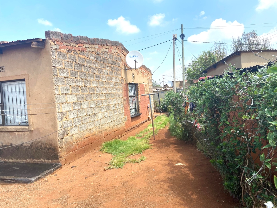 2 Bedroom Property for Sale in Moleleki Gauteng