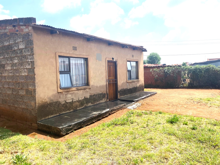 2 Bedroom Property for Sale in Moleleki Gauteng